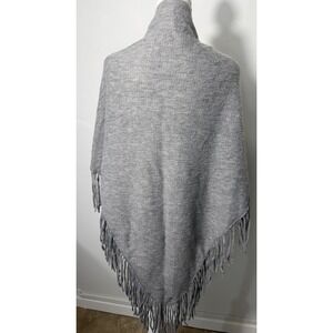 Vince Camuto Poncho Wrap Fringe Ends Cozy Gray Cape‎ Scarf